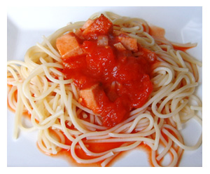 Spagetti in pikanter Tomatenso&szlig;e
